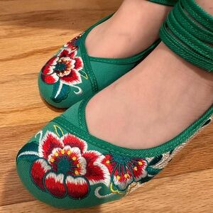 Gorgeous green asian shoes
